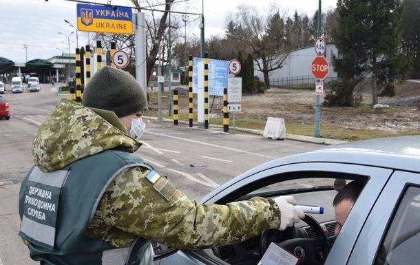 На границе у граждан берут анализы на коронавирус.