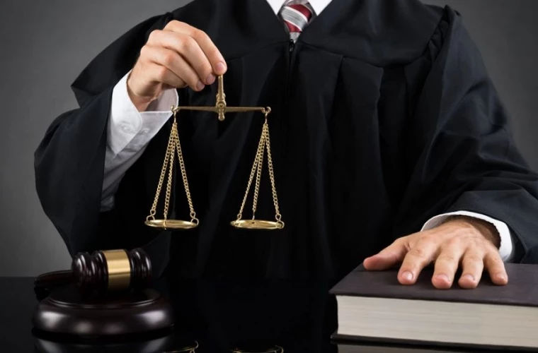 Evaluarea magistraților: Un judecător promovat, altul respins.