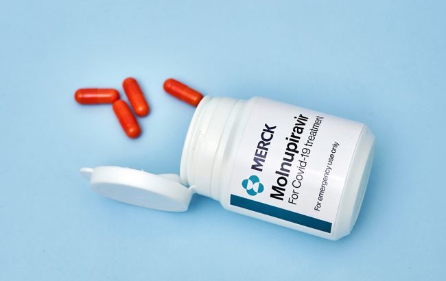 Десятки производителей сделают дешевую версию таблетки Merck от COVID для бедных стран.