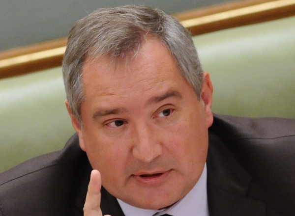 "У Полторака угроза двояка", — написал по этому поводу Дмитрий Рогозин.