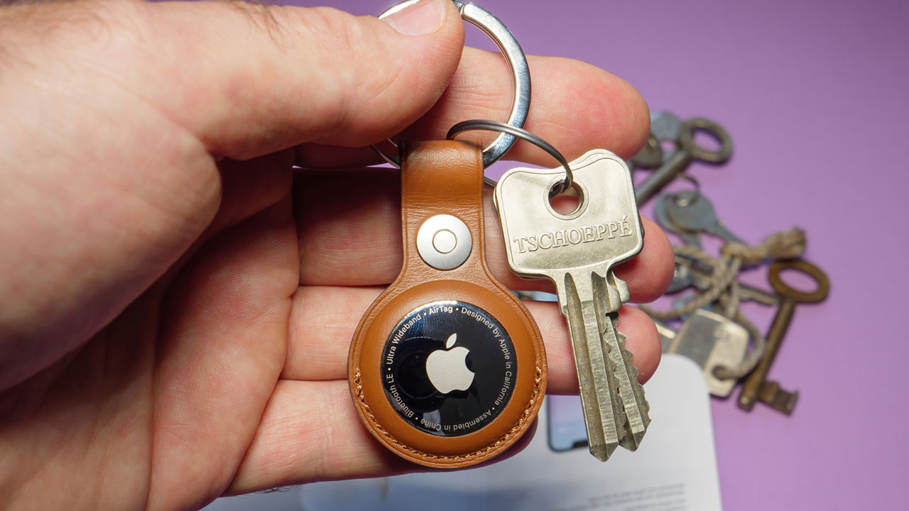 Apple выпустит новую версию гаджета для слежки AirTag.