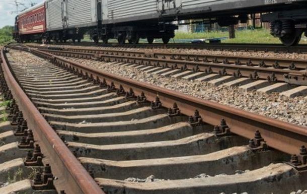 В результате столкновения электровоза, грузового поезда и тепловоза, с рельсов сошли 8 вагонов.
