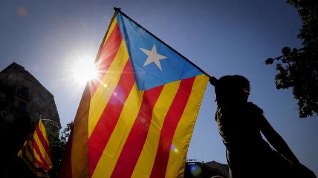 Poliția spaniolă a tras cu gloanțe de cauciuc duminică pe o stradă din Barcelona. 