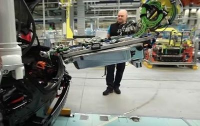 Mercedes построит шесть заводов по производству электромобилей.