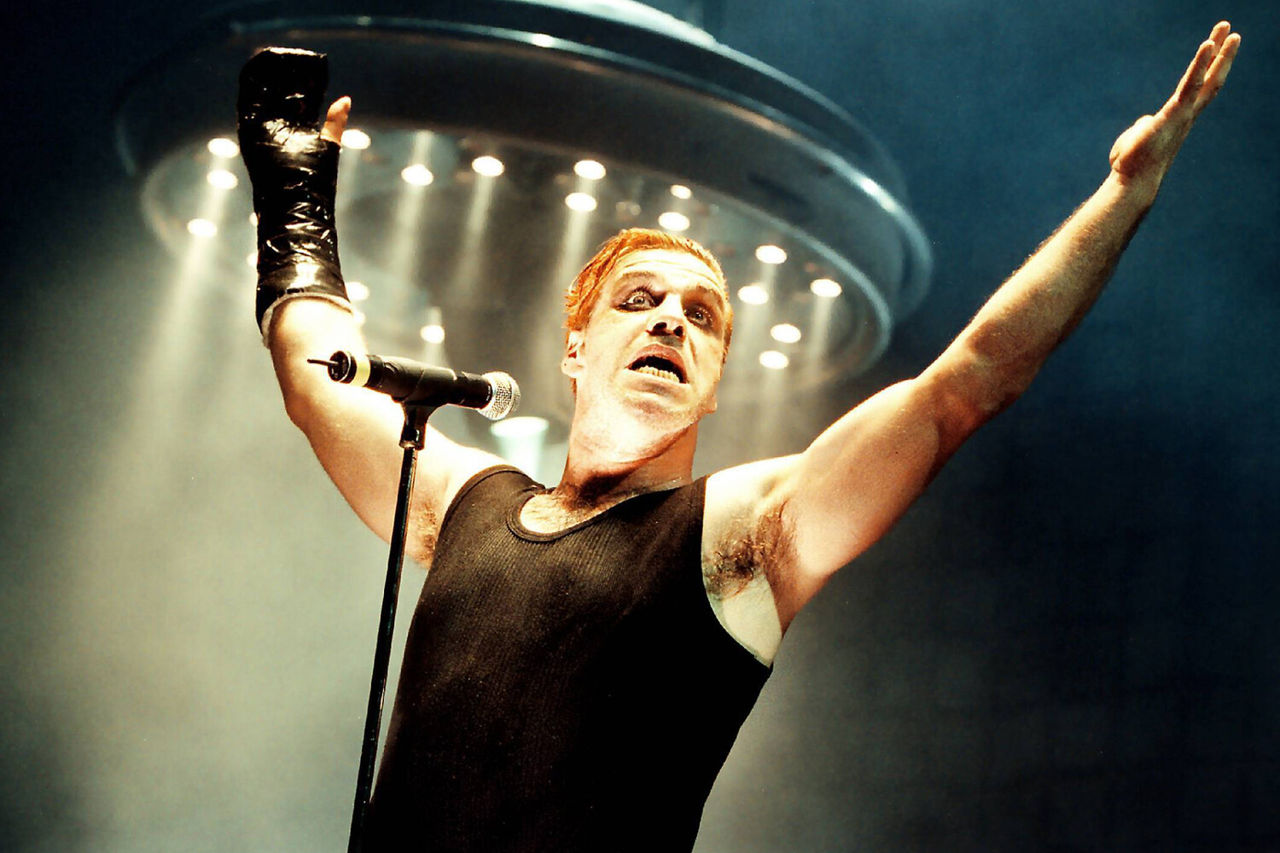 Фронтмен Rammstein впервые ответил на обвинения в насилии.