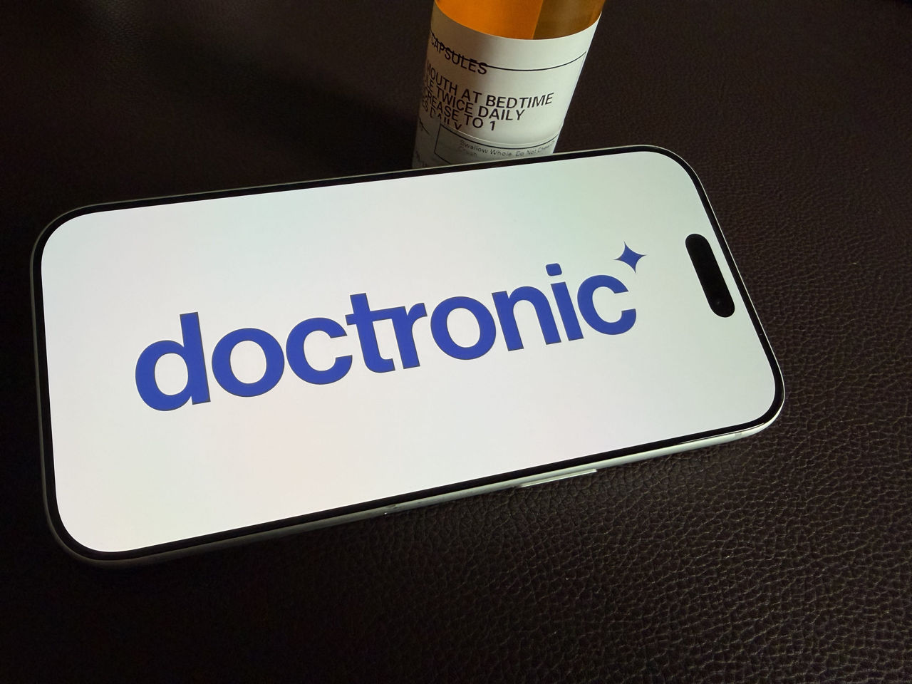 Inteligența artificială a început să reînnoiască rețetele medicale fără implicarea medicilor în SUA.