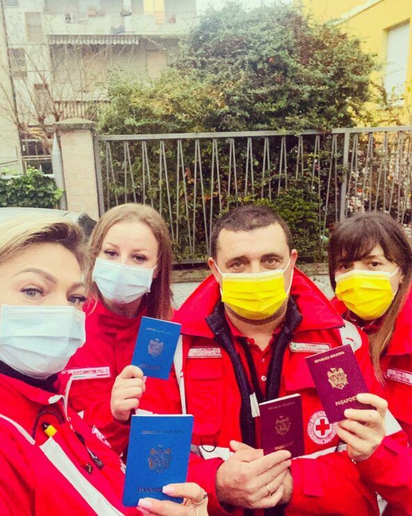 В Парме медики из Молдовы пришли на участок после ночной смены.