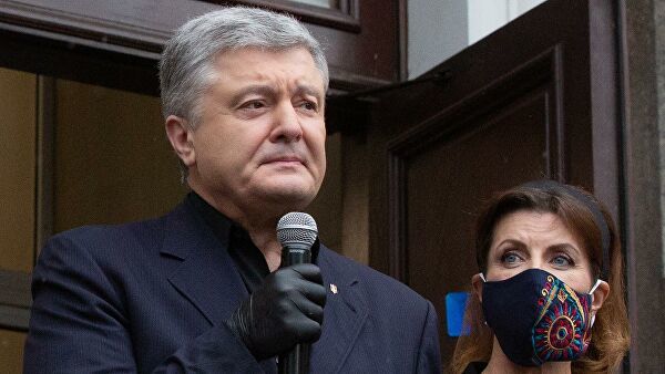 Адвокат Порошенко обвинил генпрокурора в фальсификации документов.