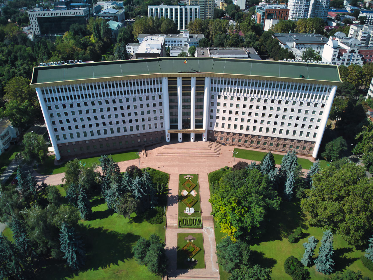 Promo-LEX заявил о нарушениях в работе парламента и ЦИК. Фото Point.md.