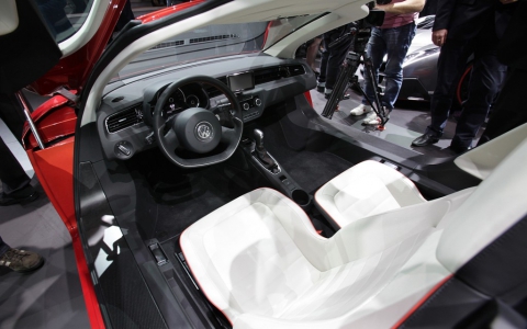 La Salonul Auto de la Geneva a fost lansată, sub privirile a sute de participanţi, bijuteria pe patru roţi care poate revoluţiona industria auto.