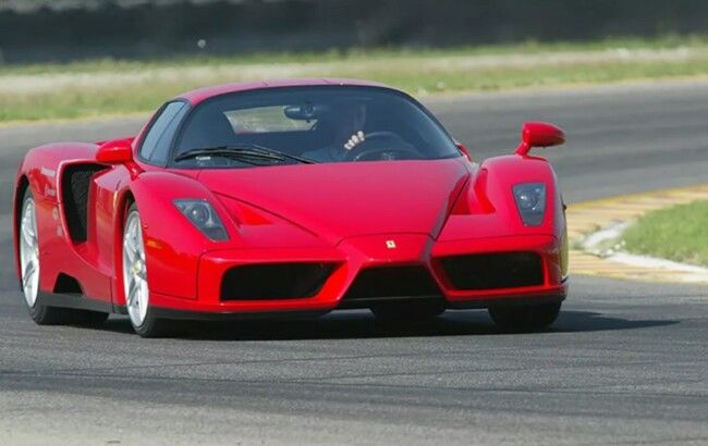Ferrari Enzo был продан за 2,64 млн долларов и стал самым дорогим автомобилем.