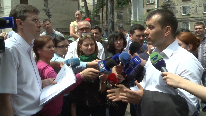 Primarul de Chișinău, Dorin Chirtoacă, a mers la fața locului pentru a liniști spiritele. 