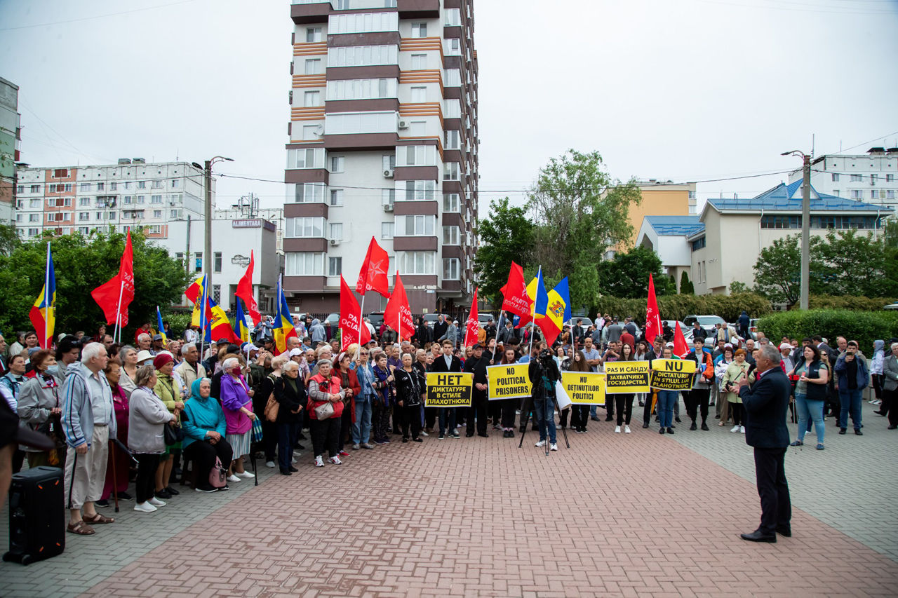ПСРМ протестует перед судом сектора Чеканы: "Свободу Додону".