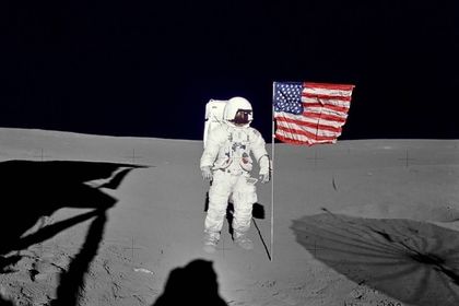 США уточнили год высадки своих астронавтов на Луну.