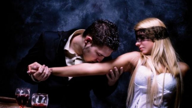 Dacă vrei să-i faci o surpriză şi să-i propui partenerului tău o fantezie sexuală de care să fii sigur că-i place, iată ce spun astrologii despre fiecare zodie în parte.   