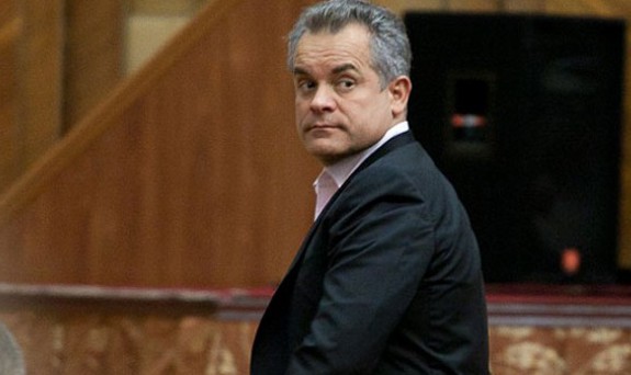 Prim-vicespeakerul Vlad Plahotniuc îi atacă direct pe toți cei care îl demaschează, iar acum a început acțiuni de intimidare la adresa premierului Vlad Filat.
