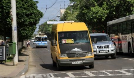 Владельцы маршруток говорят, что их бизнес давно перестал быть прибыльным. Фото: jurnal.md.