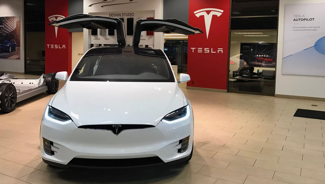 Цены на автомобили Tesla Model X вырастут еще на $5 тысяч.