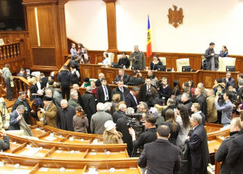 64,7 миллионов леев - будут направлены на зарплаты депутатам.