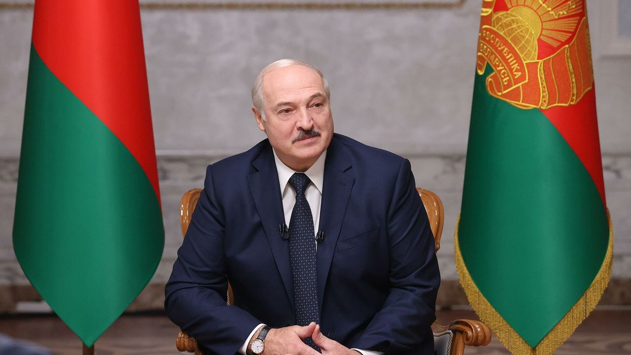 Лукашенко признал ошибки властей: "Кое-что упустили".