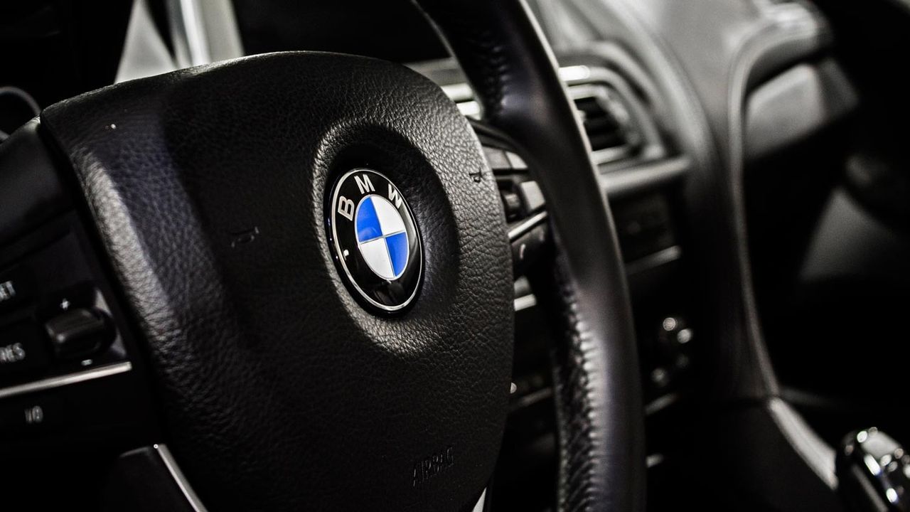 Toyota и BMW будут следить за поведением водителя.