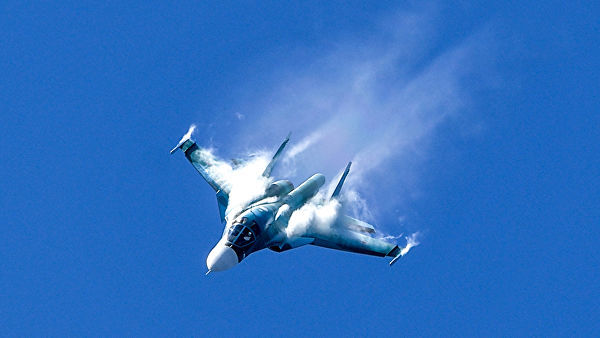 Су-34 — многофункциональный истребитель-бомбардировщик, способный атаковать воздушные, наземные, морские и надводные цели.