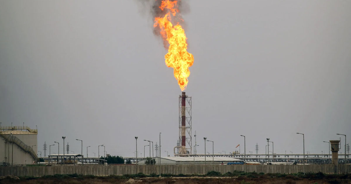 Chevron хочет выкупить месторождение российского "Лукойла" в Ираке.