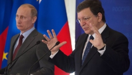 Preşedintele Comisiei Europene, Jose Manuel Barroso, l-a avertizat, astăzi, pe preşedintele rus Vladimir Putin să nu impună noi restricţii comerciale Ucrainei.