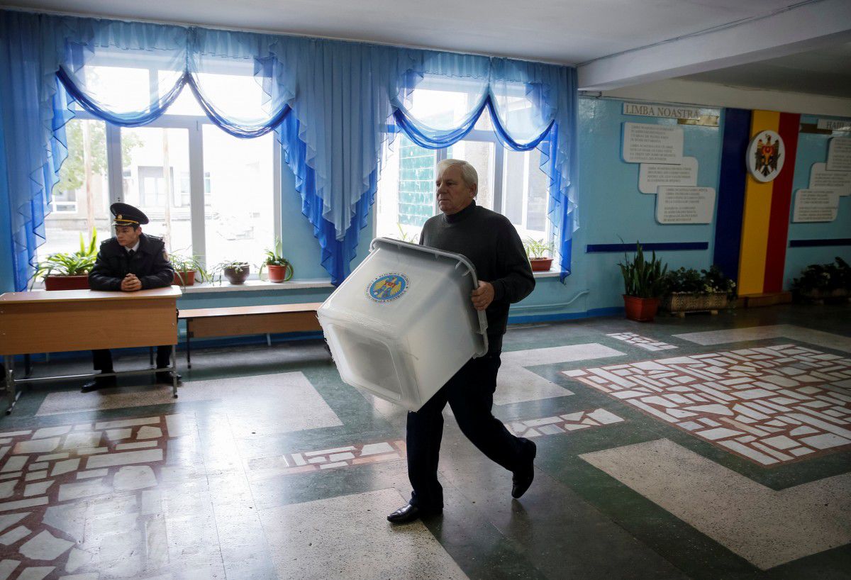 Второй тур голосования проводится спустя две недели после проведения первого тура.