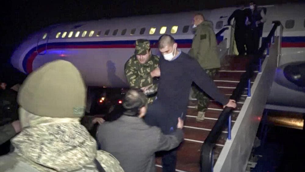 Азербайджан и Армения начали обмен пленными.