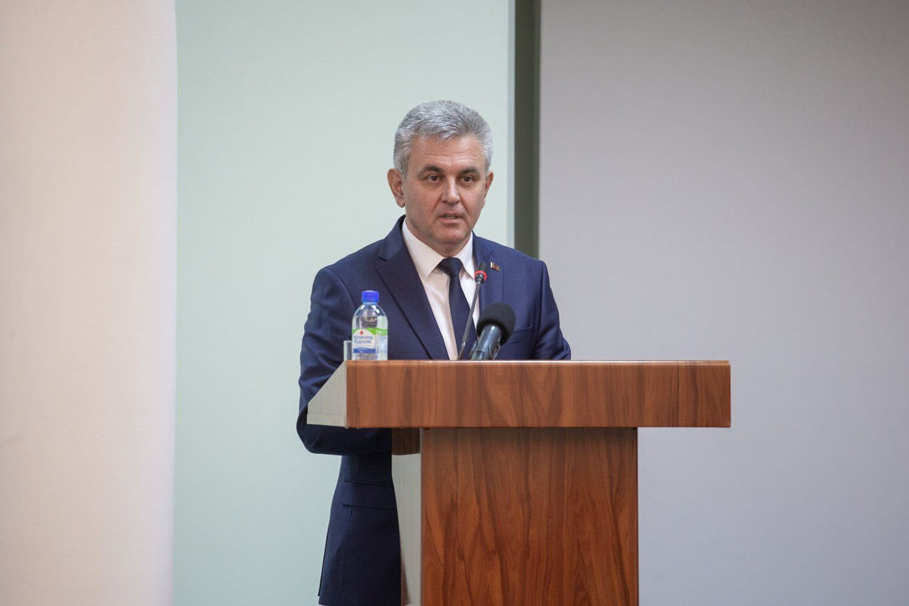 Krasnoselski i-a mulțumit fostului primar al Tiraspolului pentru contribuția sa la dezvoltarea orașului.