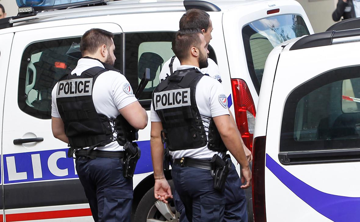 Percheziții la biroul rețelei de socializare X din Paris.