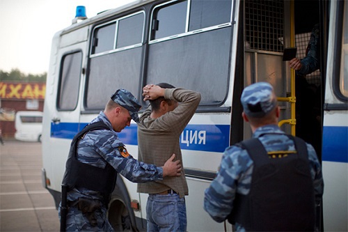 Через несколько дней после побега сотрудники миграционной службы обнаружили беглеца в городе Тихвине Ленинградской области.
