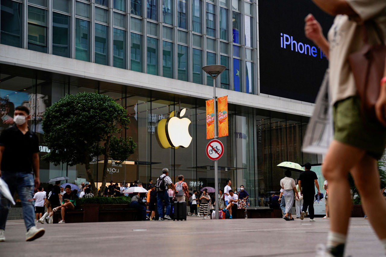Apple schimbă regulile de utilizare ale aplicației App Store pentru a evita o amendă din parte UE.