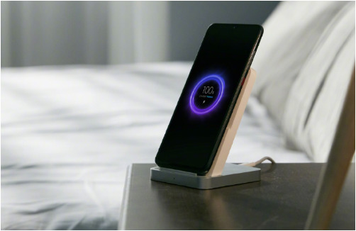 Xiaomi начинает продажи самой быстрой беспроводной зарядки.