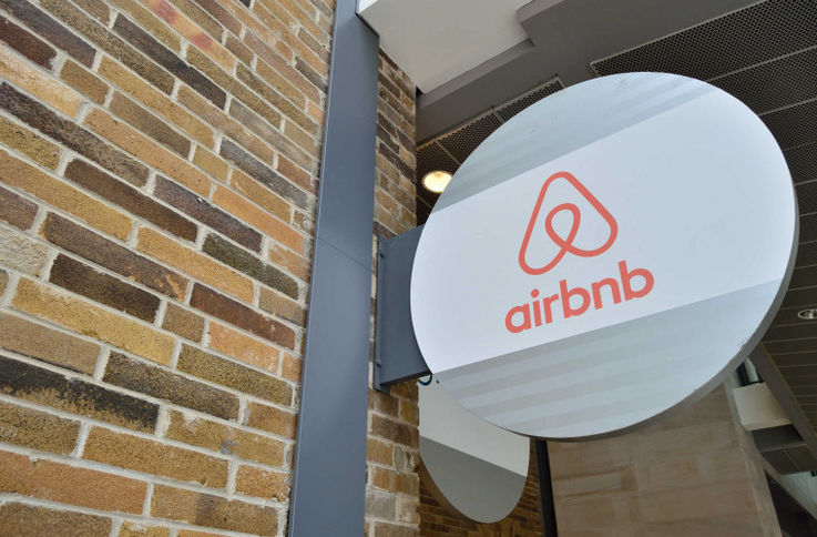 Airbnb intenționează să reducă personalul cu 25 la sută