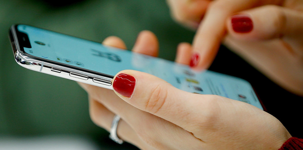 Apple будет менять «вечные» батареи в iPhone со скидкой.
