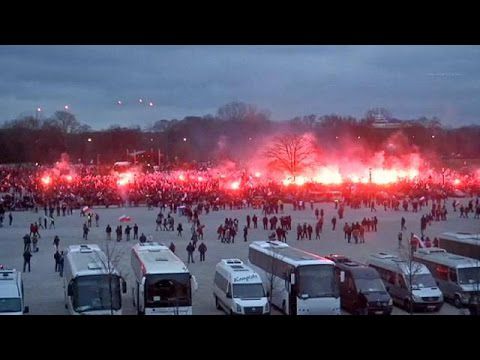 Такая массовая демонстрация организуется здесь каждый год 11 ноября.