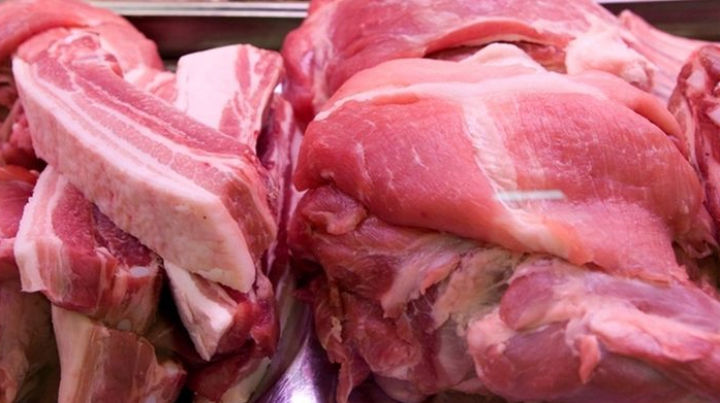 Carne de porc expirată și fără acte de provenienţă, descoperită la Ștefan Vodă