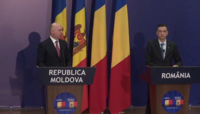 Premierul României, Sorin Grindeanu, și prim-ministrul Pavel Filip susțin o conferință de presă. Foto: privesc.eu 