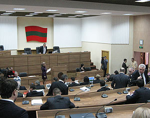 Из 32 присутствовавших на заседании 19 депутатов проголосовали за принятие законопроекта, восемь - против    Фото: nr2.ru