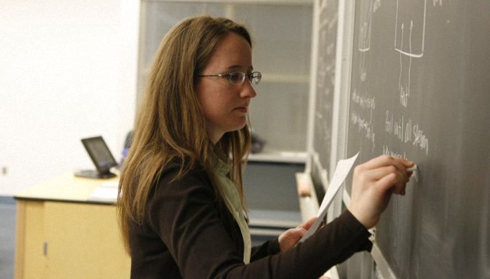 În această vară, peste 3.000 de tineri au absolvit facultăţile pedagogice.