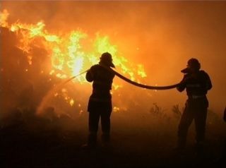 Pompierii din Cahul au stins ieri, timp de trei ore, un incendiu răspândit pe o suprafaţă de 20 de hecatre. Foto: radiochisinau.md