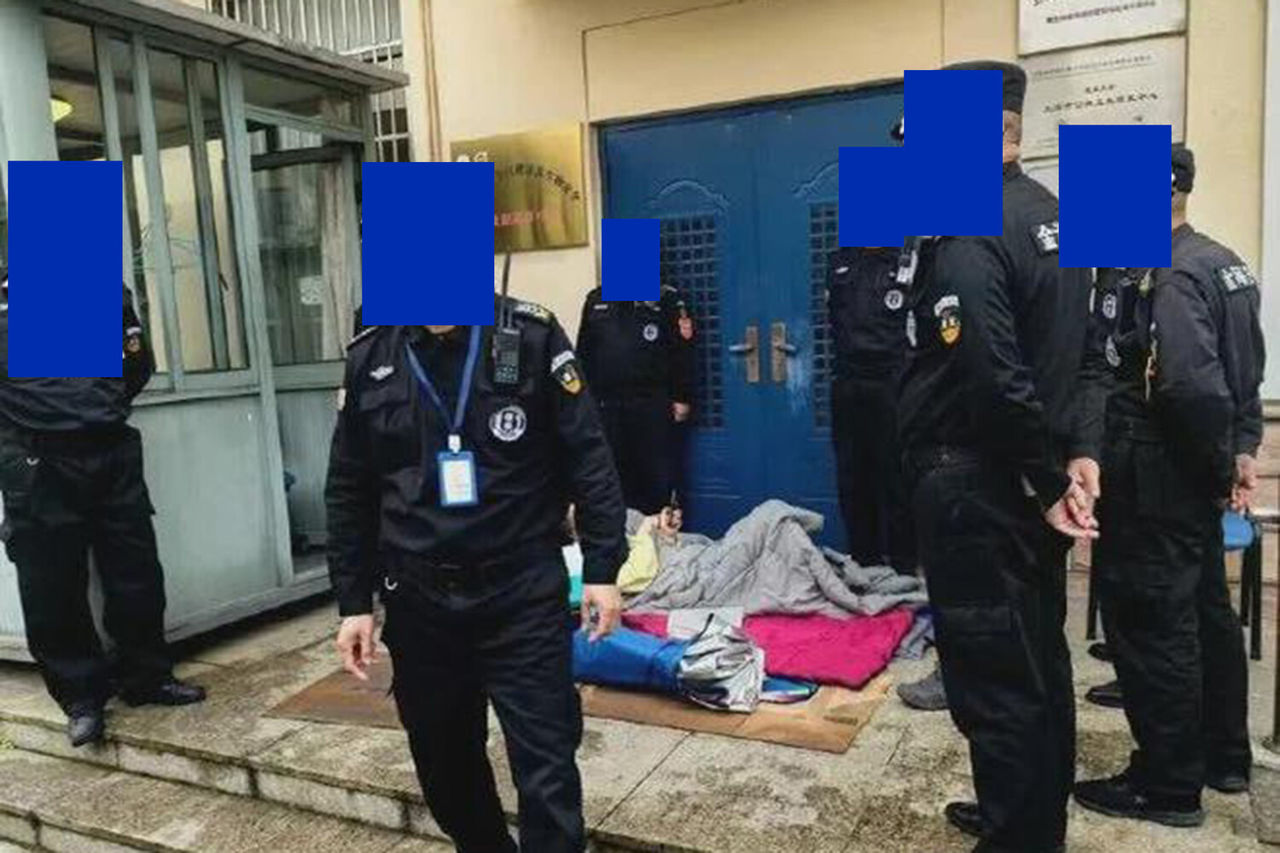 Первооткрыватель генома коронавируса живет под дверями своей бывшей лаборатории.