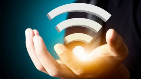 S-ar putea ca parola la WiFi să fie scrisă pe router/modem. Foto: rtv.net