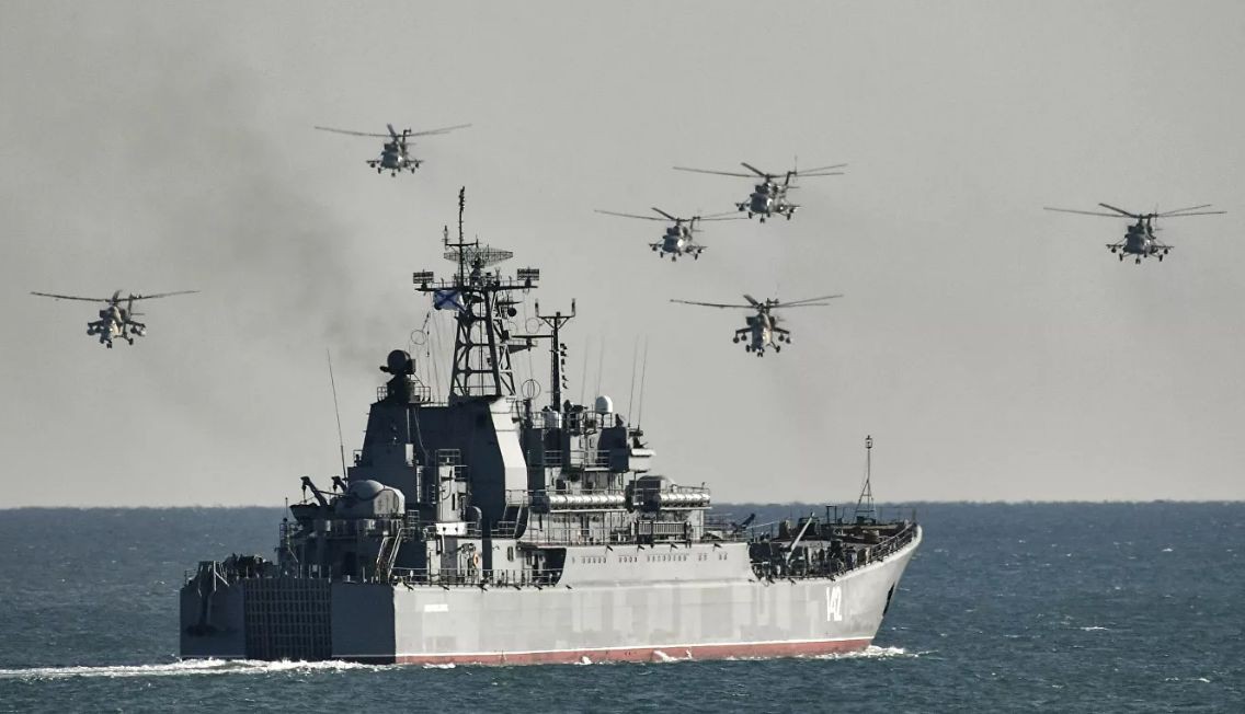 Более 30 кораблей Черноморского флота вышли в море для масштабных учений.