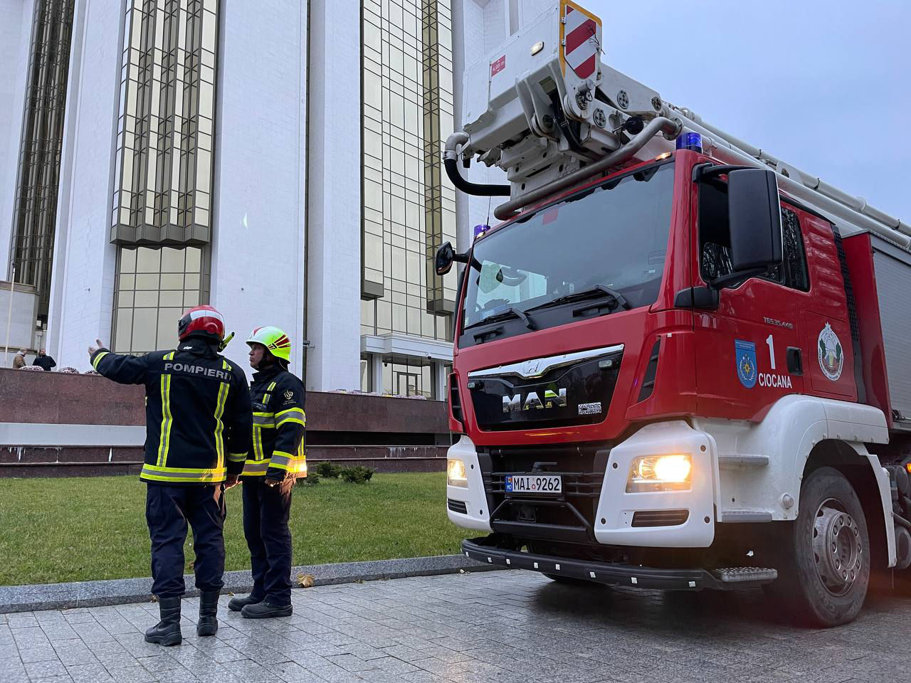 В президентуру экстренно вызвали пожарных в из-за технической ошибки.