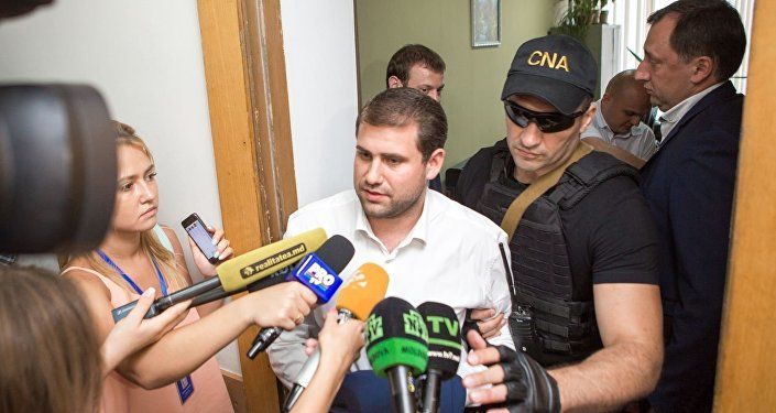Суду были переданы два ходатайства защиты - о проведении по делу экспертизы и по освобождению Шора из-под домашнего ареста.
