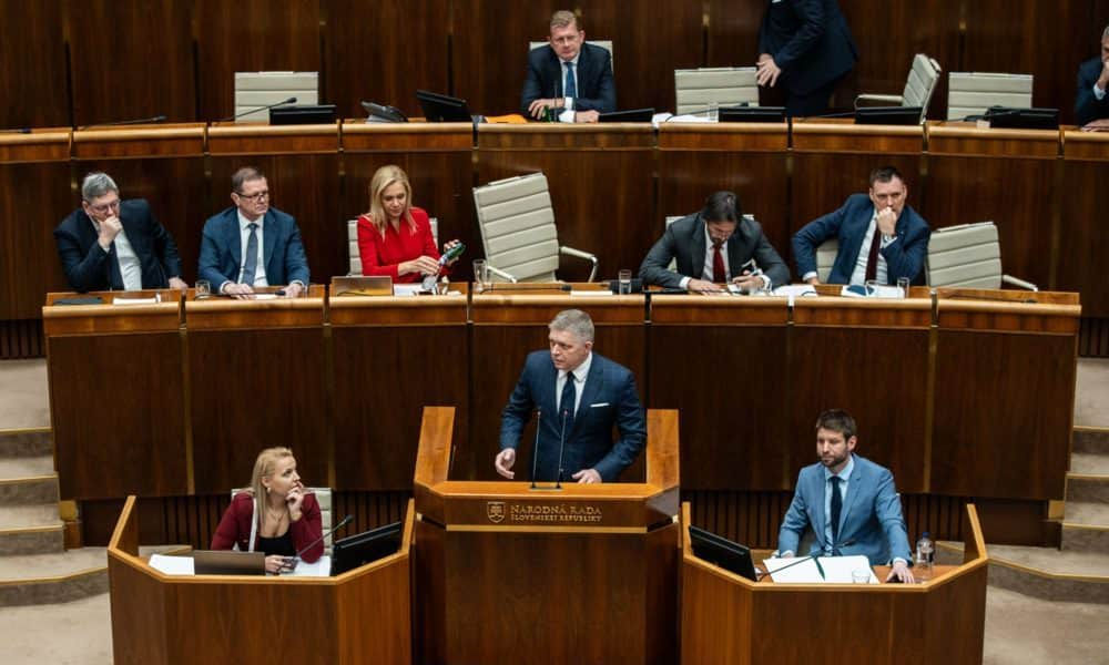 Parlamentul Slovaciei a înăsprit controlul asupra organizațiilor neguvernamentale.