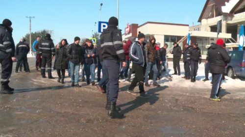 Locuitorii din Sculeni care fac naveta în România, a protest. Foto Canal2